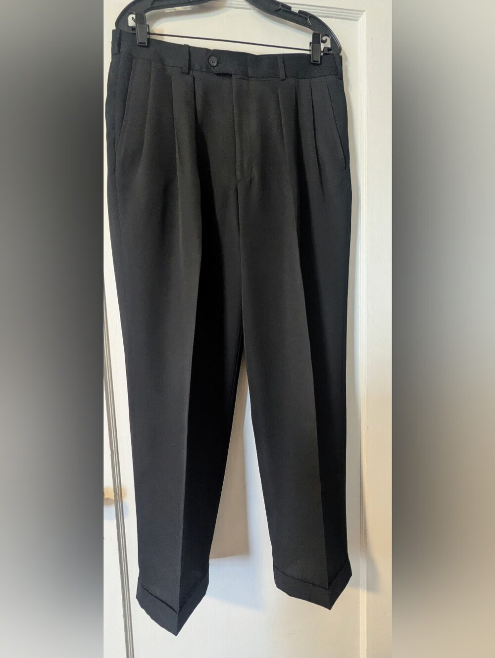 Saville Row Men's 34" Waist Black Pleated Front Wrinkle Resistance Cuffs Pants.